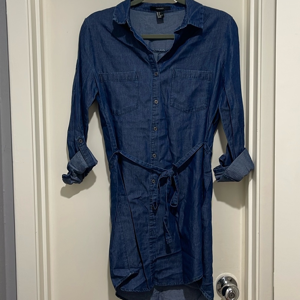FOREVER21 Jean long sleeve button up dress. No tags. Size Small.